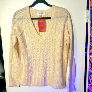 NWT. Woman’s John + Jenn knit v neck sweater. In light pink size L.